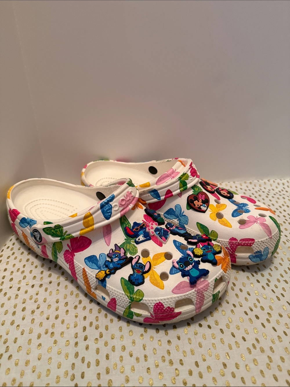Crocs Classic Clog - Butterfly design (Jibbitz included)